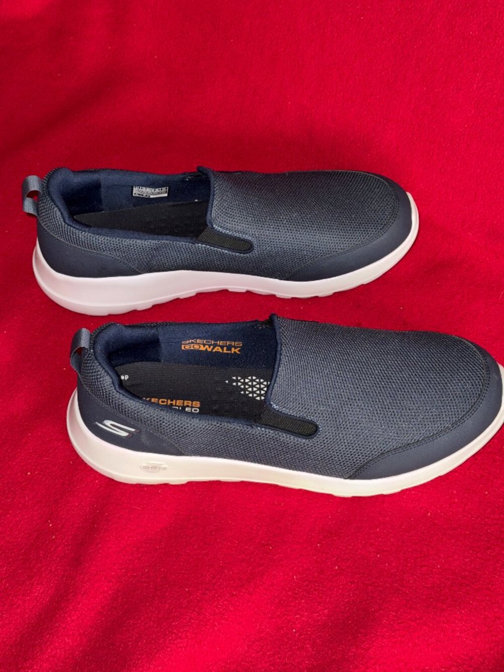 Men's Skechers slip on sneakers size 11-Blue